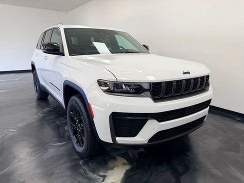 New 2026 Jeep Grand Cherokee Altitude AWD/4WD image 24