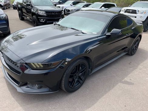 Used 2017 Ford Mustang Premium image 3