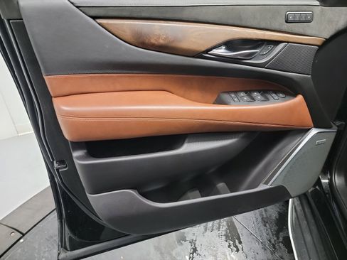 Used 2019 Cadillac Escalade Luxury w/ LPO, Radiant Package image 13