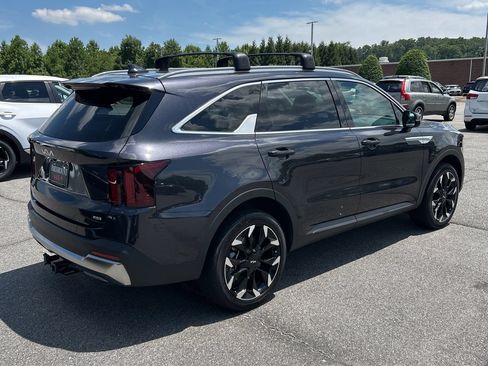 Used 2025 Kia Sorento EX w/ Panoramic Sunroof Package AWD/4WD image 4