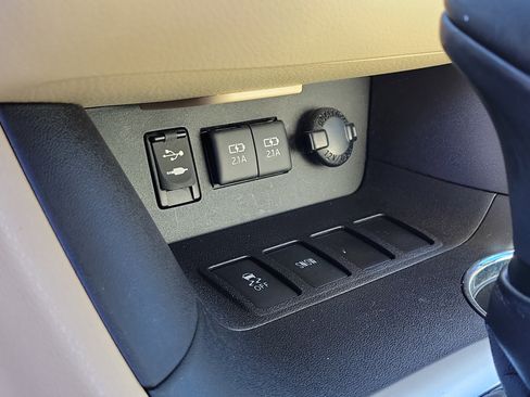 Certified 2018 Toyota Highlander XLE image 28