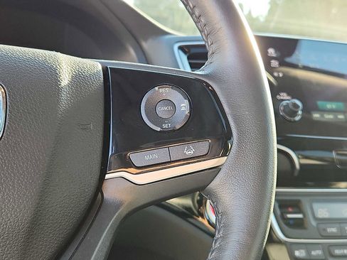 Certified 2022 Honda Pilot Touring image 21