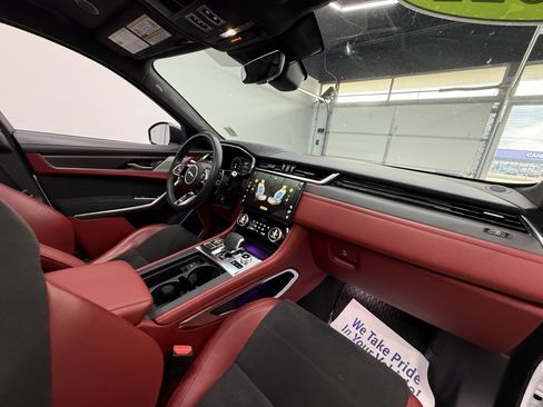 Used 2022 Jaguar F-PACE SVR image 27