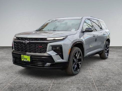 New 2026 Chevrolet Traverse RS w/ LPO, Floor Liner Package FWD image 4
