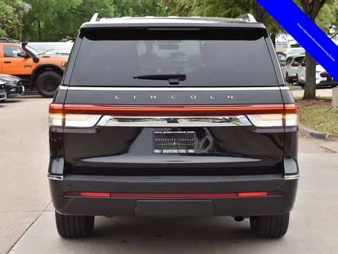 Used 2024 Lincoln Navigator L 4WD image 11