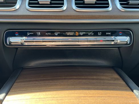 Used 2025 Mercedes-Benz GLE 350 4MATIC image 29