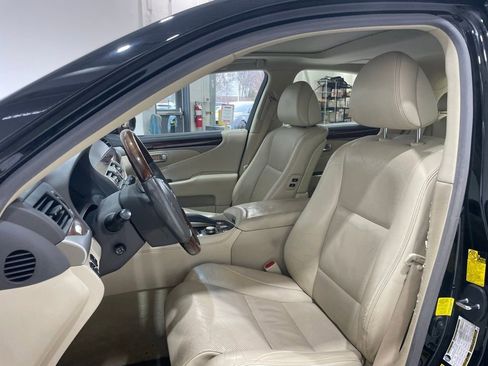 Used 2014 Lexus LS 460 AWD w/ Comfort Package image 4