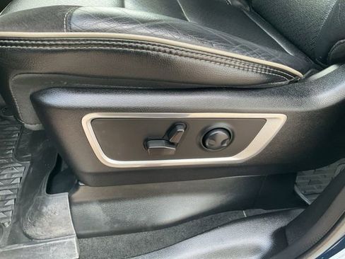 Used 2022 RAM 1500 Laramie AWD/4WD image 7