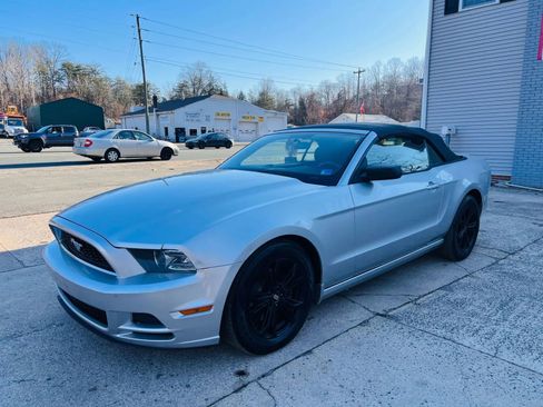 Used 2014 Ford Mustang V6 Convertible 2D image 3