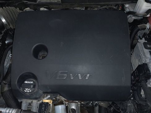 Used 2020 Chevrolet Traverse LT image 30