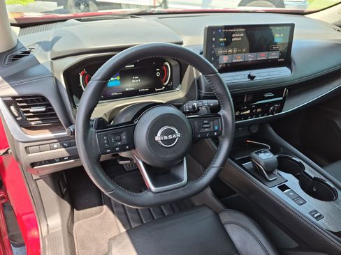 Used 2024 Nissan Rogue Platinum w/ Platinum Premium Package FWD image 16