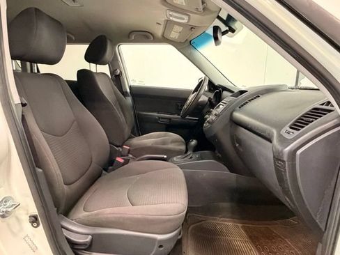 Used 2013 Kia Soul FWD image 11