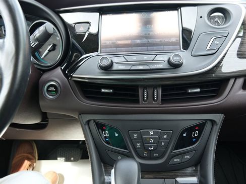 Used 2017 Buick Envision Essence FWD image 18