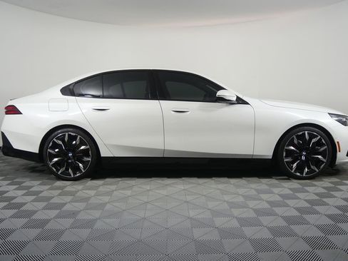 Certified 2026 BMW i5 eDrive40 w/ M Sport Package image 2