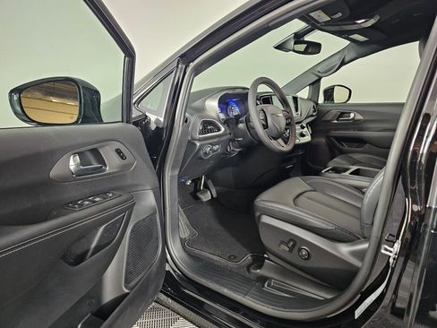 New 2026 Chrysler Pacifica Select image 23