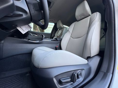 New 2025 Toyota Prius XLE image 10