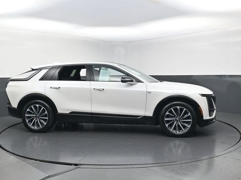 Used 2024 Cadillac Lyriq Sport AWD/4WD image 6