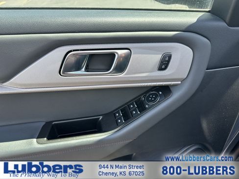 Used 2025 Ford Explorer Active AWD/4WD image 12