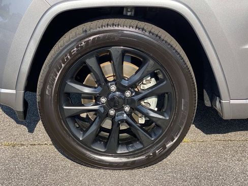 Used 2021 Jeep Grand Cherokee Laredo X RWD image 11