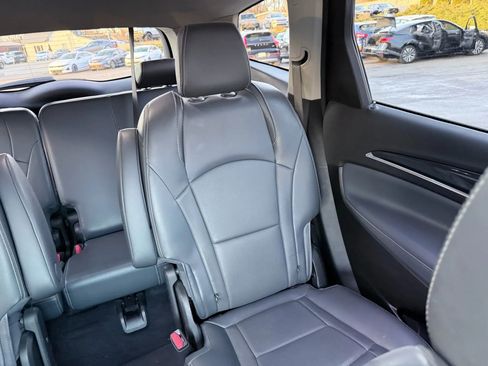 Used 2018 Buick Enclave Essence image 27