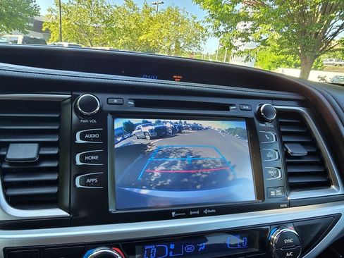 Used 2016 Toyota Highlander XLE AWD/4WD image 31