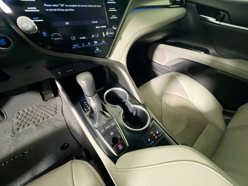 Used 2019 Toyota Camry XSE w/ Navigation Package FWD image 26