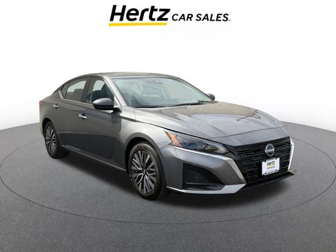 Used 2025 Nissan Altima 2.5 SV image 1