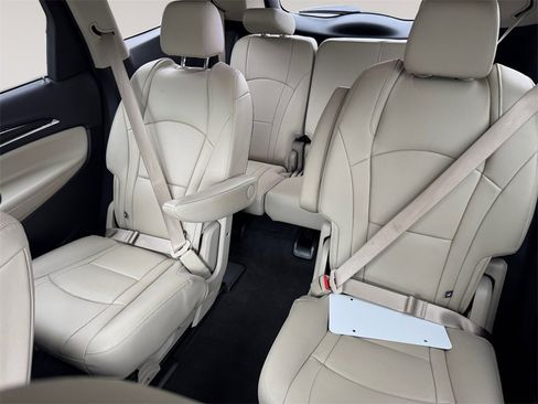 Used 2020 Buick Enclave Essence image 13