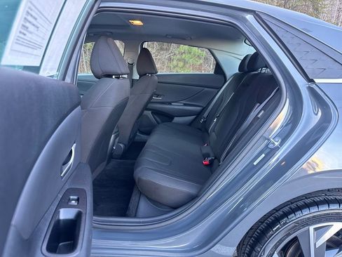 Used 2025 Hyundai Elantra SEL image 30