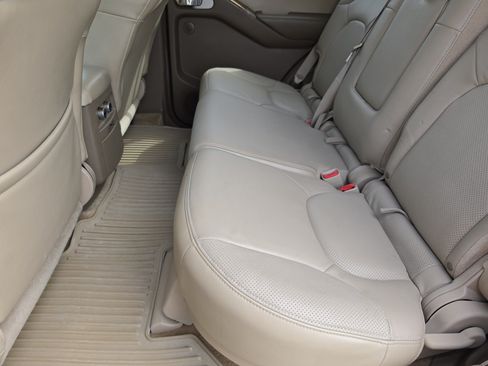 Used 2005 Nissan Pathfinder LE w/ (U01) LE Navigation Pkg RWD image 12