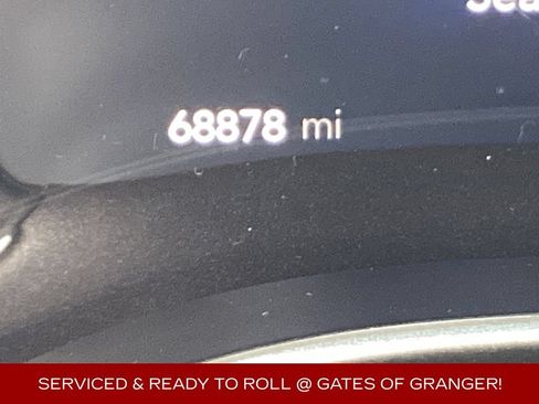 Used 2023 Chrysler Pacifica Touring-L FWD image 4