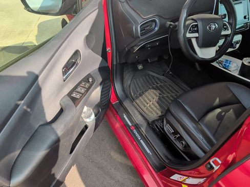 Used 2016 Toyota Prius Four Touring FWD image 13