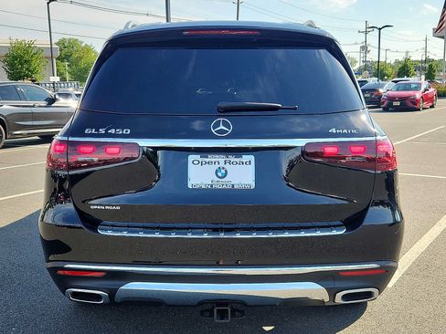 Used 2025 Mercedes-Benz GLS 450 4MATIC image 5