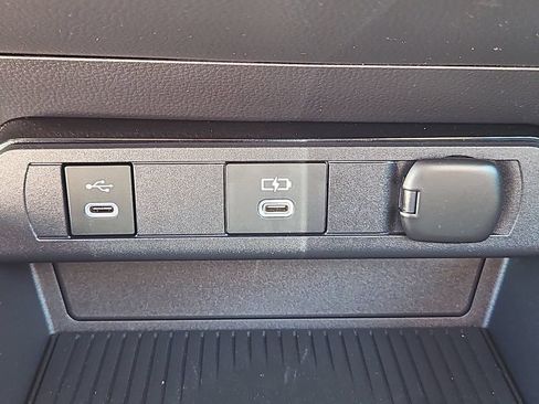 Used 2024 Toyota Prius Prime FWD image 17