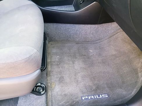 Used 2013 Toyota Prius Three w/ Solar Roof Pkg FWD image 41