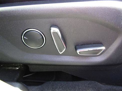 Used 2017 Ford Explorer XLT w/ Equipment Group 202A image 39