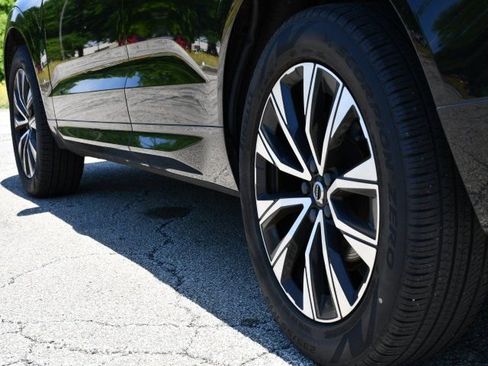 Certified 2023 Volvo XC60 B5 Core w/ Climate Package AWD/4WD image 9
