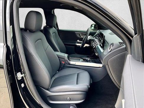 Used 2025 Mercedes-Benz GLB 250 image 9