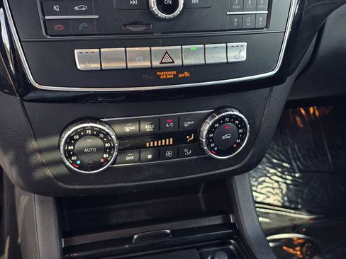 Used 2019 Mercedes-Benz GLE 400 4MATIC image 32