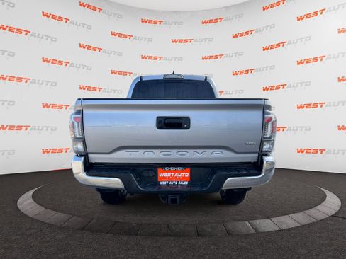 Used 2019 Toyota Tacoma TRD Off-Road AWD/4WD image 4