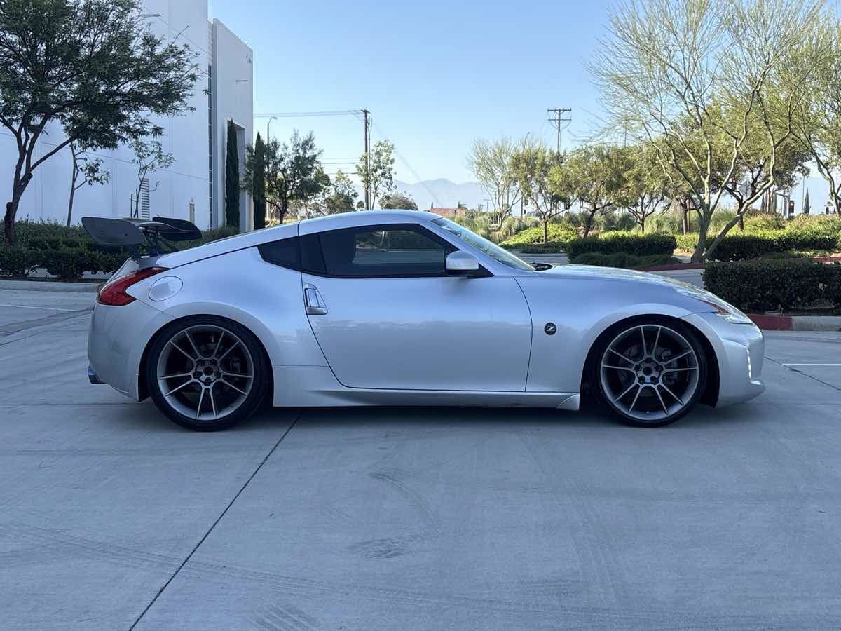 Used 2013 Nissan 370Z Coupe RWD image 2