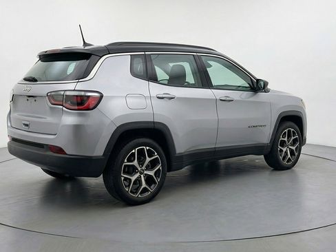 Used 2025 Jeep Compass Limited image 9