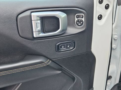 Used 2025 Jeep Wrangler Unlimited Sahara AWD/4WD image 19
