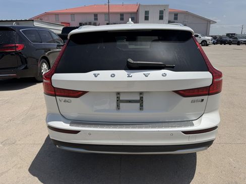 Used 2025 Volvo V60 B5 Cross Country Plus AWD/4WD image 3