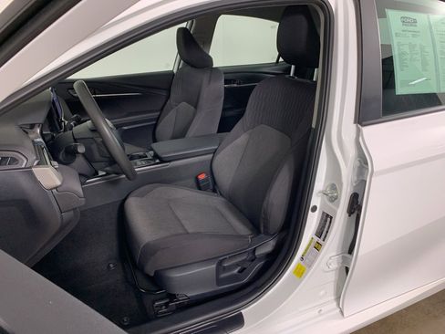 Used 2025 Toyota Camry LE image 27