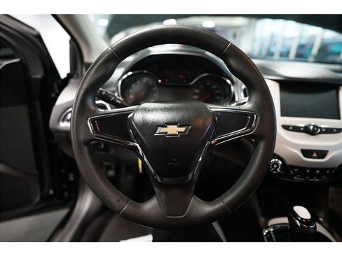 Used 2017 Chevrolet Cruze LS FWD image 18