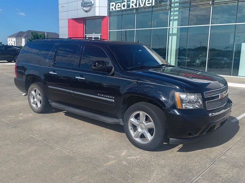 Used 2014 Chevrolet Suburban LTZ RWD image 2
