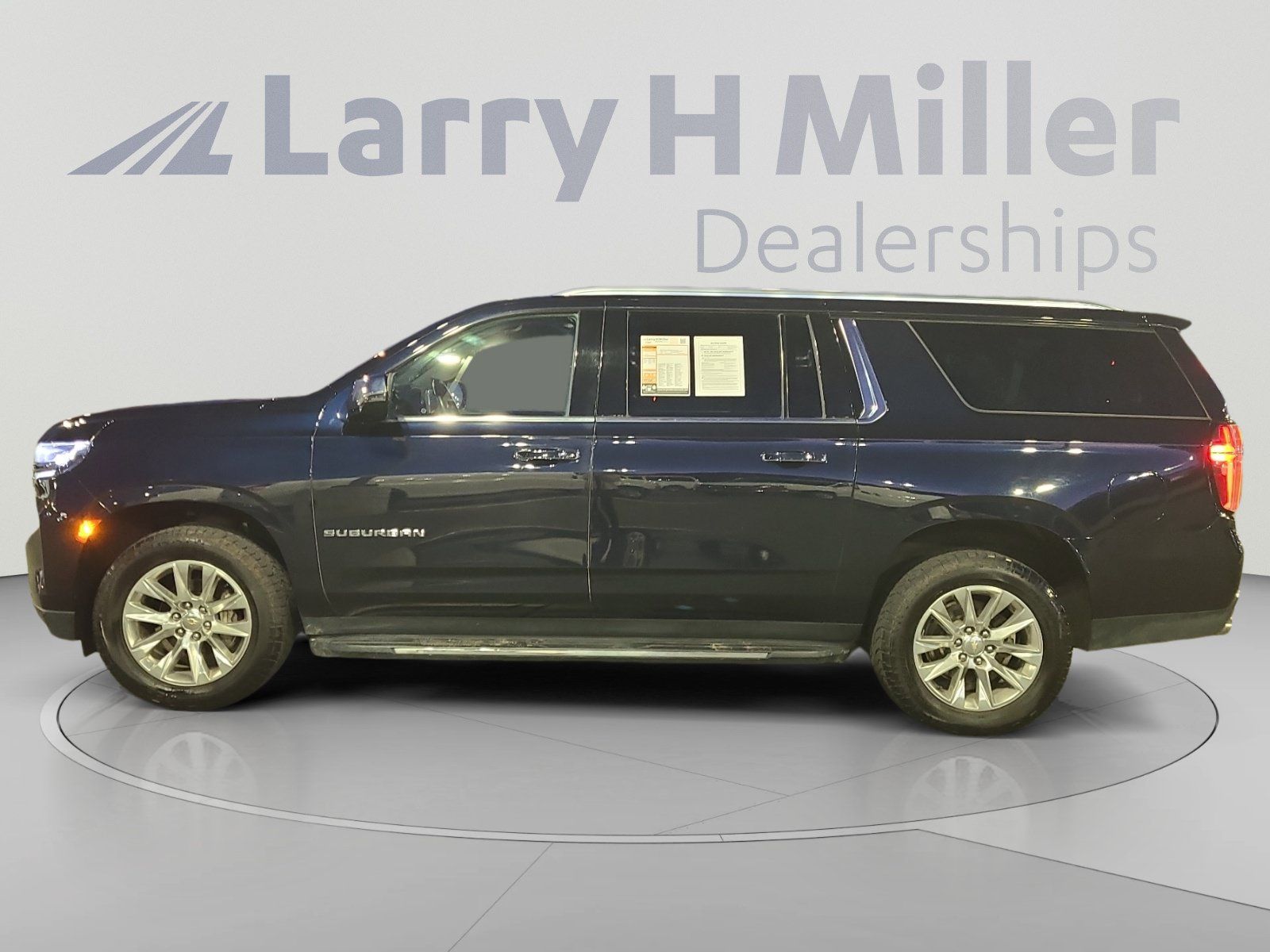 Used 2023 Chevrolet Suburban Premier AWD/4WD image 2