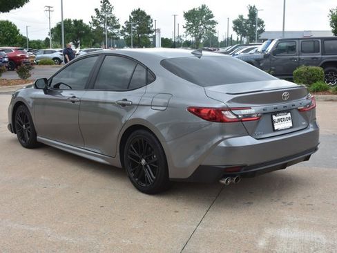Used 2025 Toyota Camry SE FWD image 9
