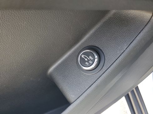 Used 2022 Chevrolet Traverse LT image 31